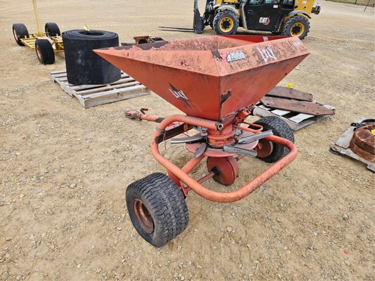 #3113-•-lely-pull-type-broad-cast-seeder-image-3