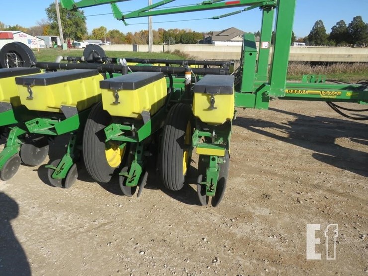 2000-john-deere-1770-image-2
