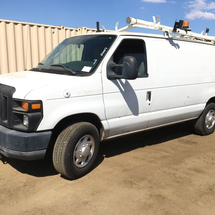 2010 FORD E250