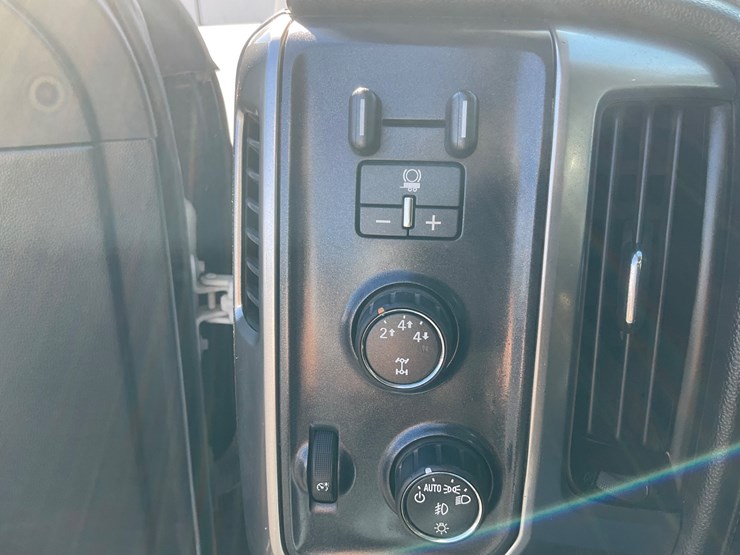 2015-chevrolet-silverado-image-19