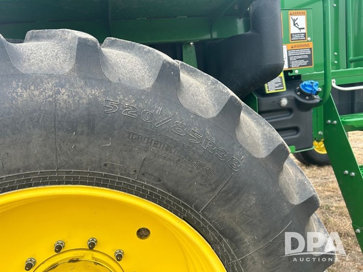 2020-john-deere-w235-image-14