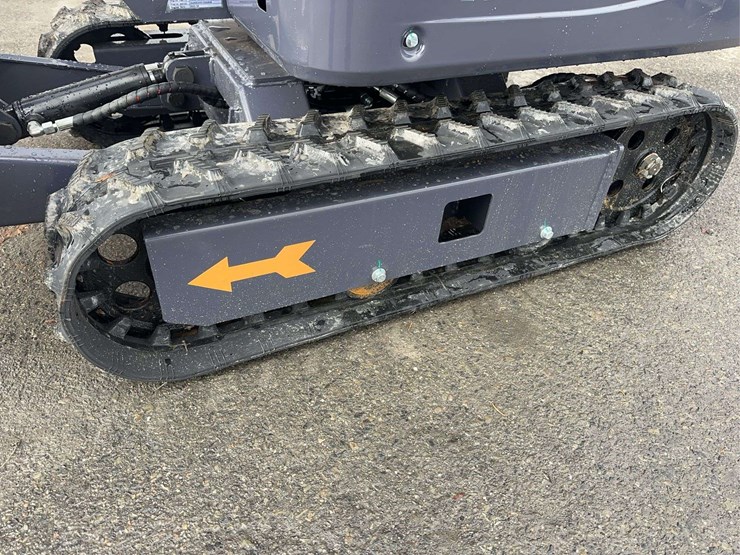 2025-agt-mx15z-mini-excavator-image-11