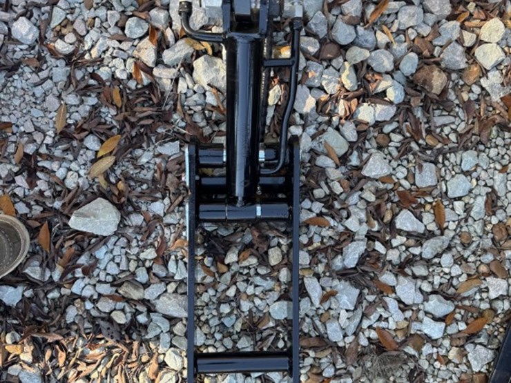 #2002-•-hydraulic-thumb-for-mini-excavator-image-1