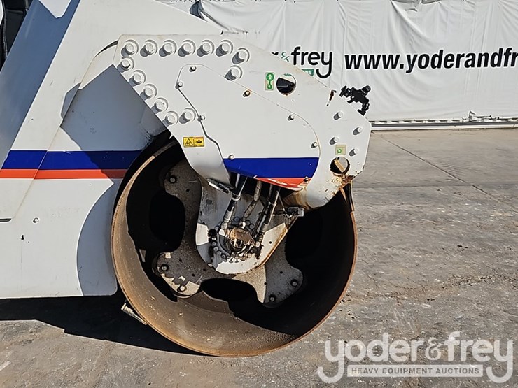 2014-caterpillar-cb54xw-image-14