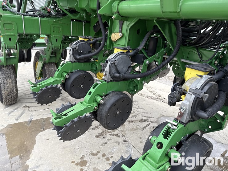 john-deere-16-image-13