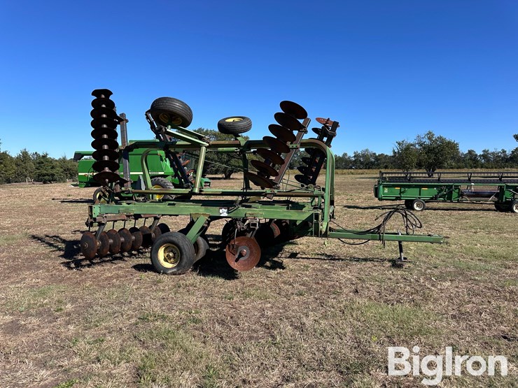 john-deere-235-image-4