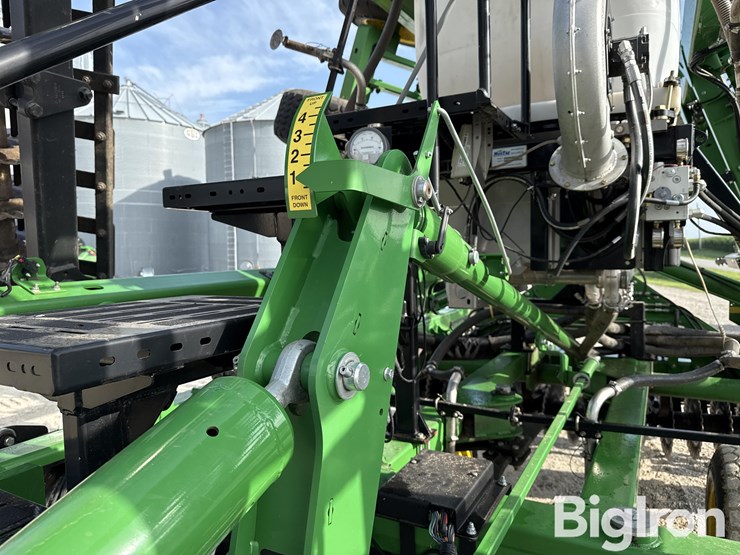 2020-john-deere-2660vt-image-15