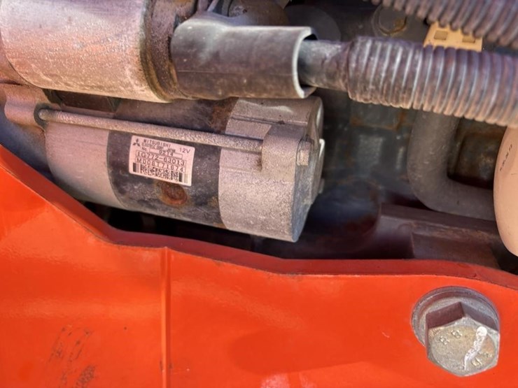 2019-kubota-m7060d-image-46