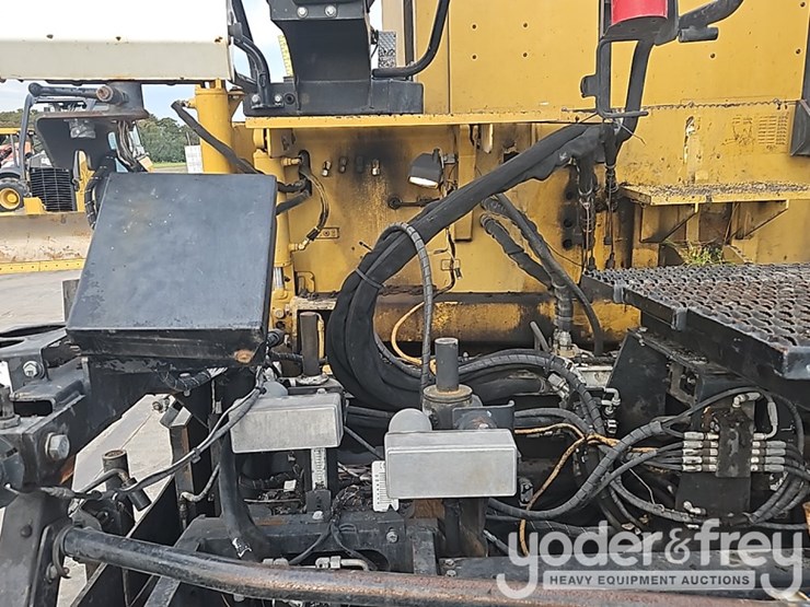 2012-caterpillar-ap-1055e-image-23