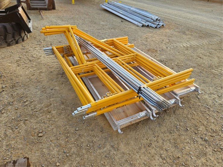 #3141-•-new-scaffold-with-3-walk-planks-image-5