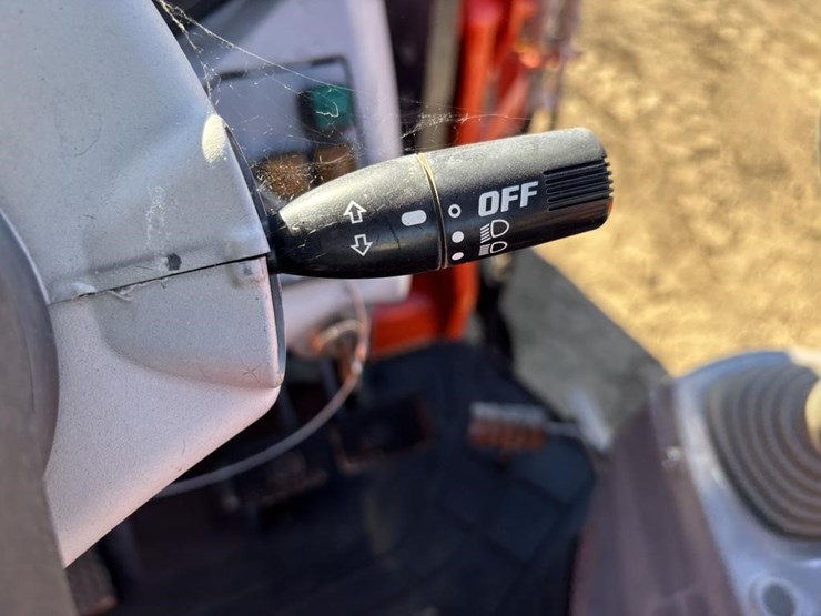 2018-kubota-m5-111d-image-30