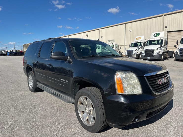 2012-gmc-yukon-xl-image-2