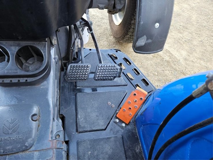 new-holland-tn65-image-26