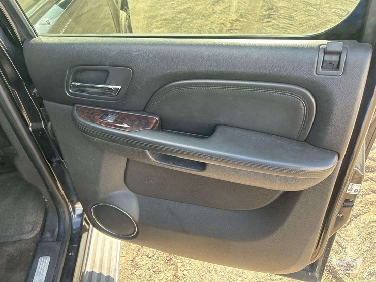 2011-gmc-yukon-xl-denali-image-27