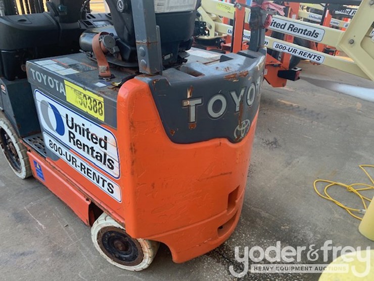 2021-toyota-forklift-warehouse,-electric,-2-stage-mast,-5,000lb-capacity,-42''-forks,-side-shift-(drive-issue)-model-8fbcu25-image-3