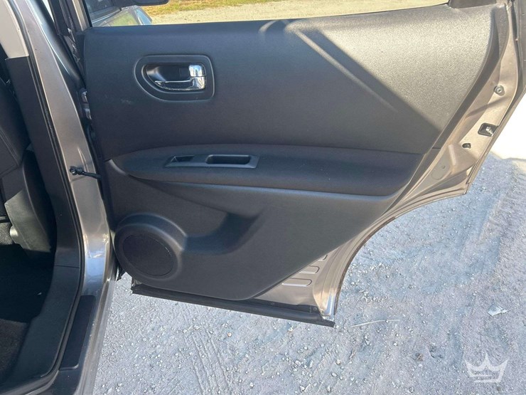 2013-nissan-rouge-suv-image-25