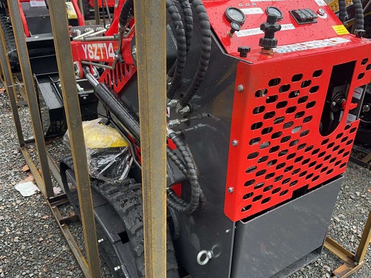 2025-yszt14-compact-track-loader-image-4