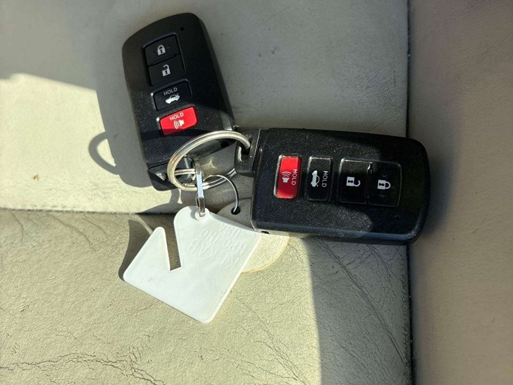 2012-toyota-camry-sedan-image-30