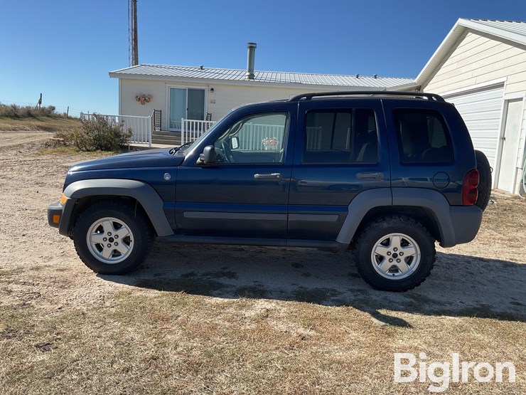 2005-jeep-liberty-sport-image-8