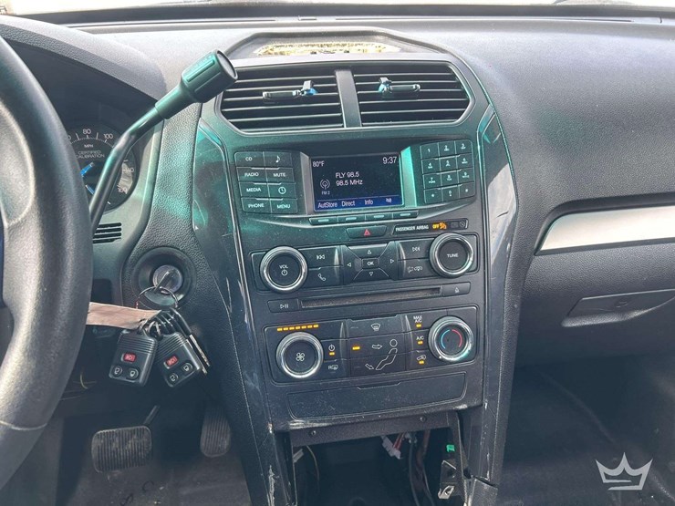 2016-ford-explorer-image-12