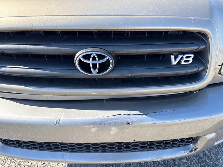 2004-toyota-sequoia-image-11