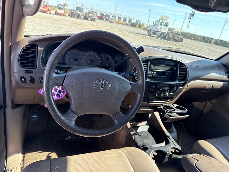 2004-toyota-sequoia-image-27