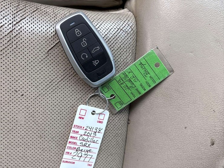 2013-cadillac-srx-image-16