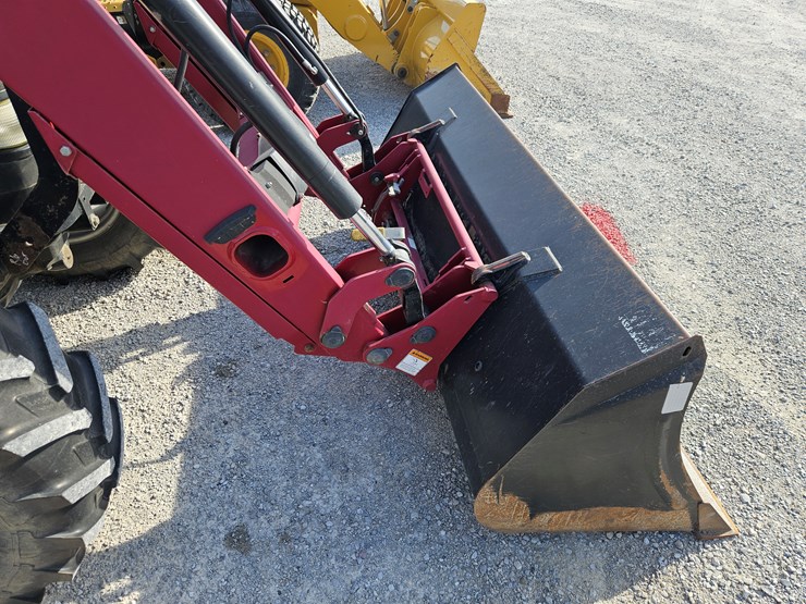 2009-case-ih-farmall-95-image-22