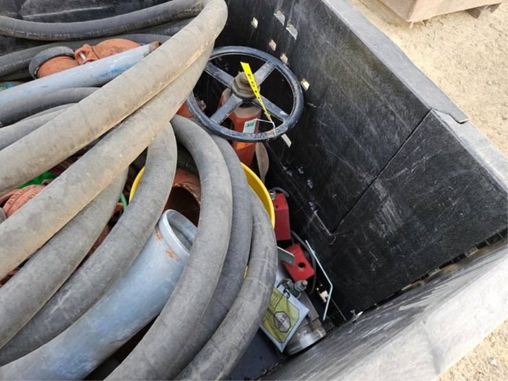 #3154-•-crate-with-valve-&-hoses-image-8