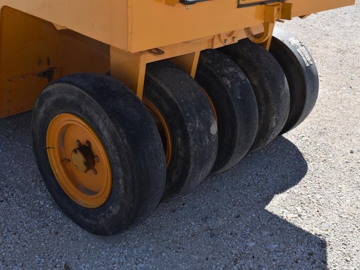 ingram-pneumatic-rubber-tire-roller-(totally-rebuilt)-(serial-#-unknown)-(s-image-3