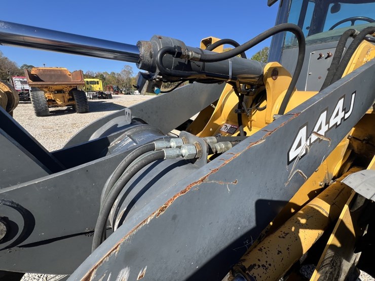 deere-444j-image-10