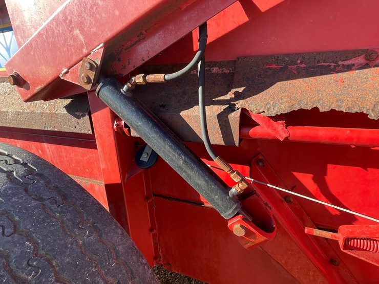 new-holland-195-image-14