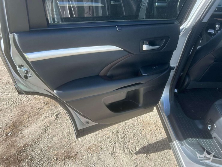 2015-toyota-highlander-image-8