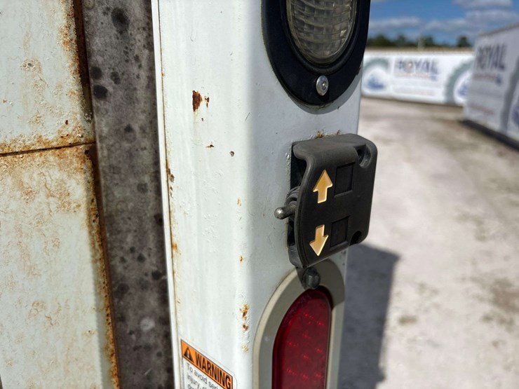 2018-isuzu-ftr-image-12