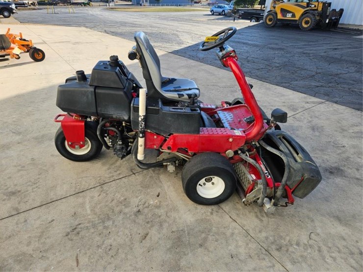 #3038-•-toro-3150-greens-mower-image-6