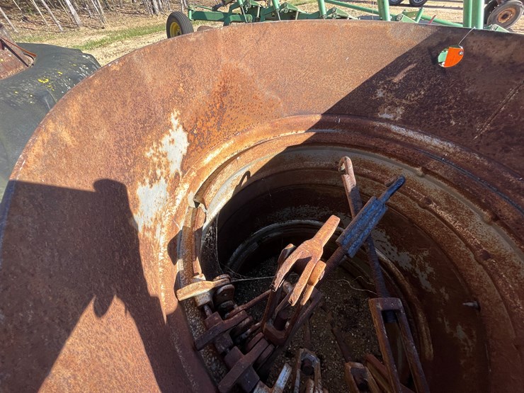 #5939-•-set-of-co-op-18.4-34-clamp-on-duals-image-11