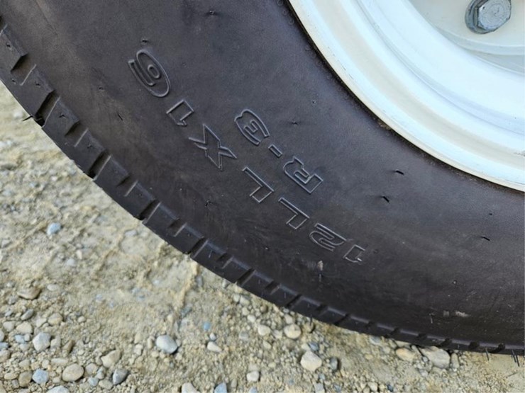 new-holland-tn65-image-39