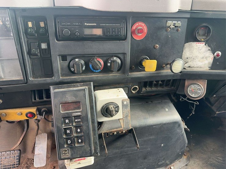 1997-international-4900-image-23