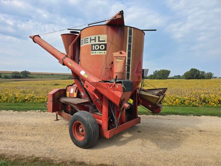 gehl-100-image-3