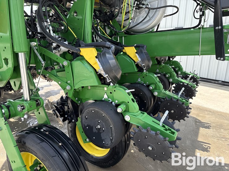 2022-john-deere-1775-image-16