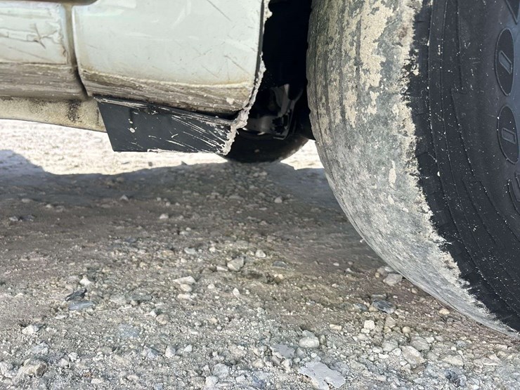 2012-nissan-nv2500hd-image-22