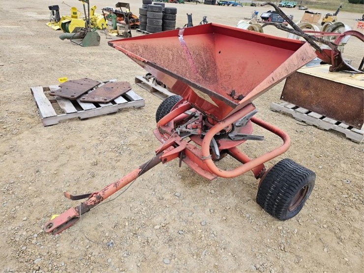 #3113-•-lely-pull-type-broad-cast-seeder-image-1