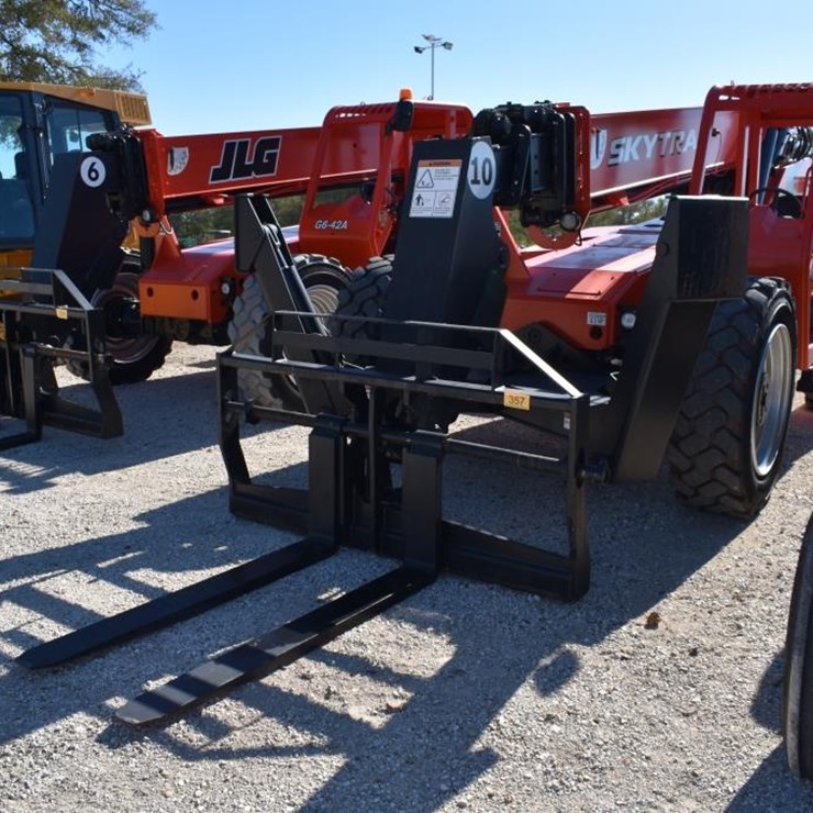 JLG 10054 FORKLIFT (SERIAL # 0160080012) (SHOWING APPX 4,296 HOURS, UP TO T