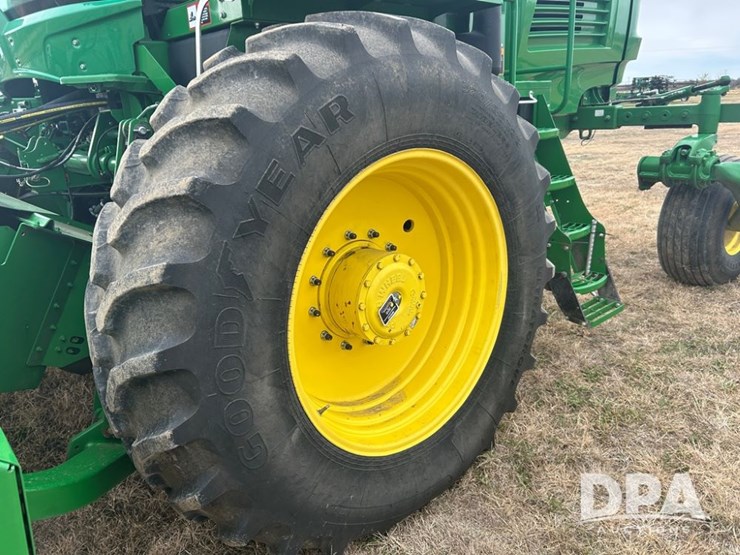 2020-john-deere-w235-image-13
