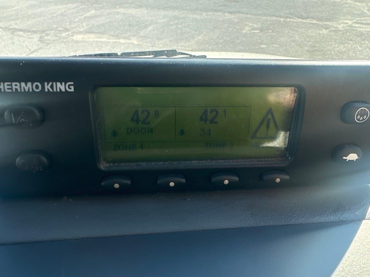 2020-freightliner-m2-106-image-7