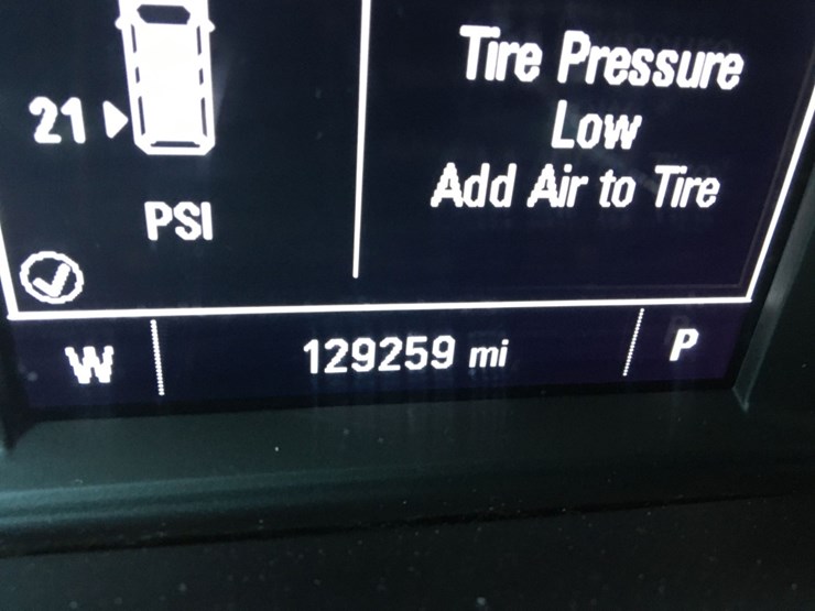 2021-chevrolet-traverse-ls-image-5