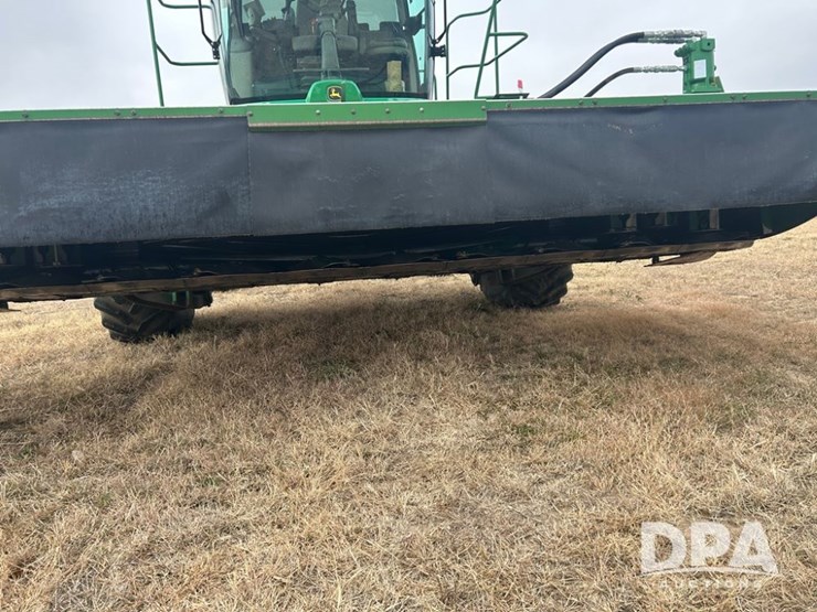 2020-john-deere-w235-image-12