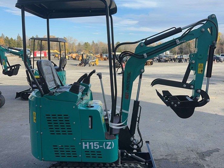 2025-agt-h15z-mini-excavator-image-4