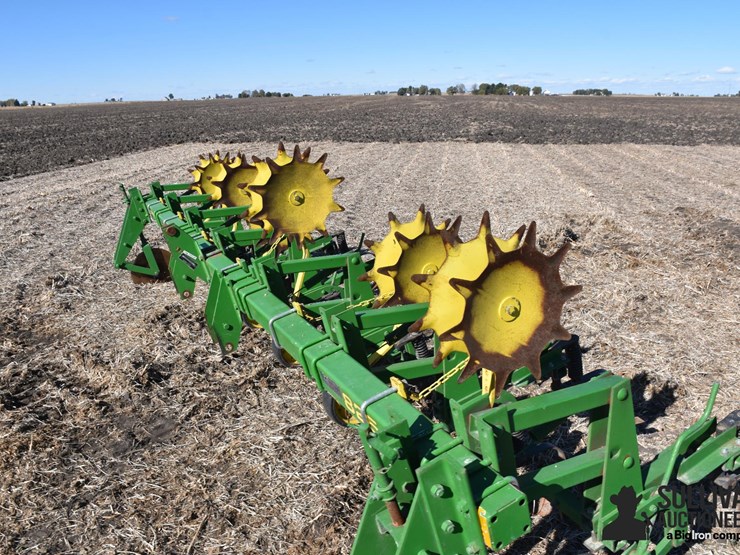 john-deere-825-image-10