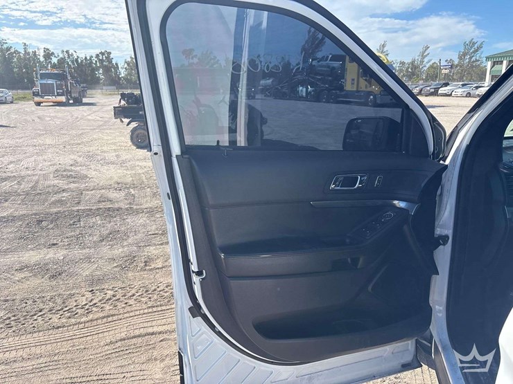 2018-ford-explorer-image-10